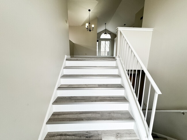 Building Photo - 450 Cromwell Cir