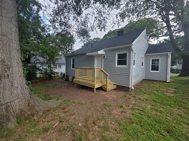 Building Photo - 2738 Patria St