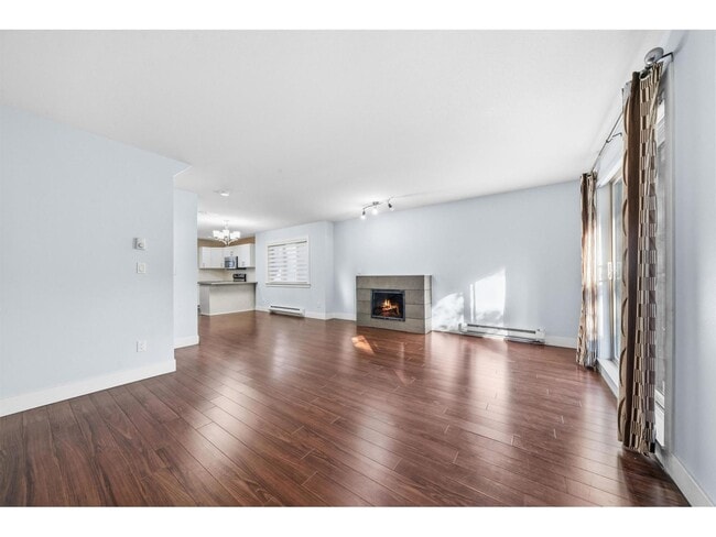 Building Photo - 13368-13372 72 Ave