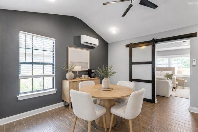 Foto del edificio - 815 E 31st St
