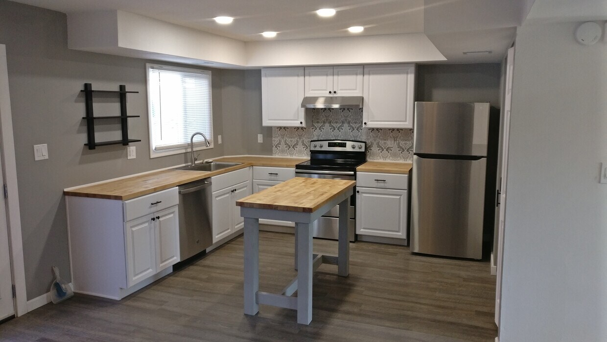 Cocina - Todos los electrodomésticos nuevos en la cocina y en 2021. - 6151 N Granite Reef Rd