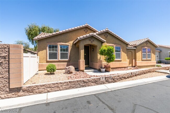 Foto del edificio - 6840 Frances Celia Ave
