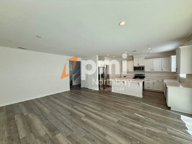 Foto del edificio - 707 Carnation Dr