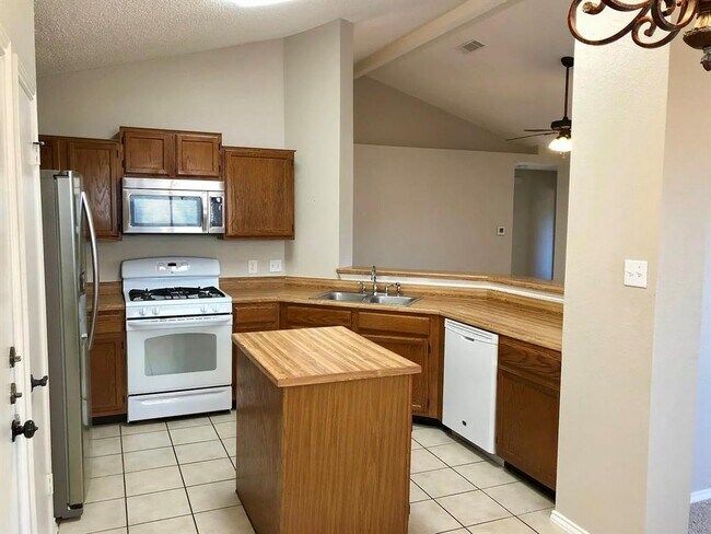 Foto del edificio - 6500 Jennings Dr