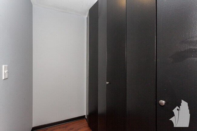 Building Photo - 5455 N Sheridan unit 3409