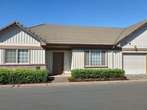 Building Photo - 3328 Lake Glenn Dr