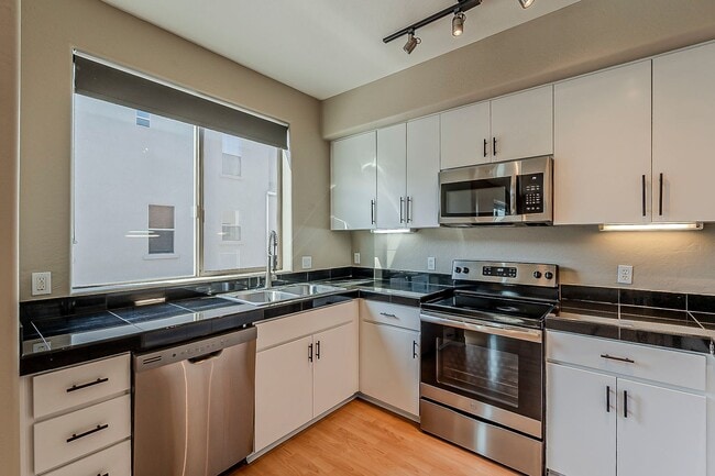 Move in Special OAC.. Modern Desert Living in the Heart of Downtown with PRIVATE GARAGE!! - Move in Special OAC.. Modern Desert Living in the Heart of Downtown with PRIVATE GARAGE!! Apartment