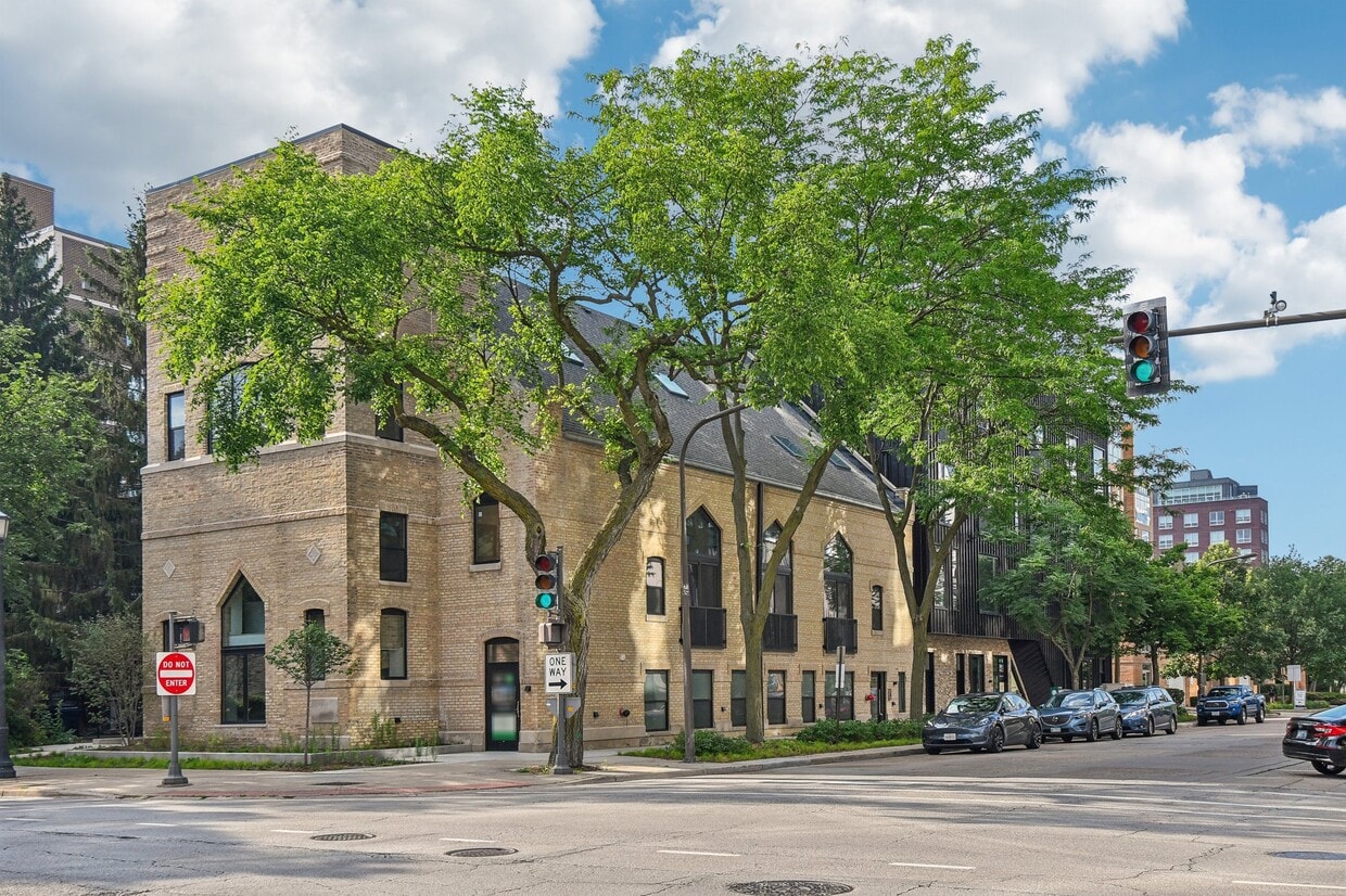 Lodge Evanston - Lodge Evanston