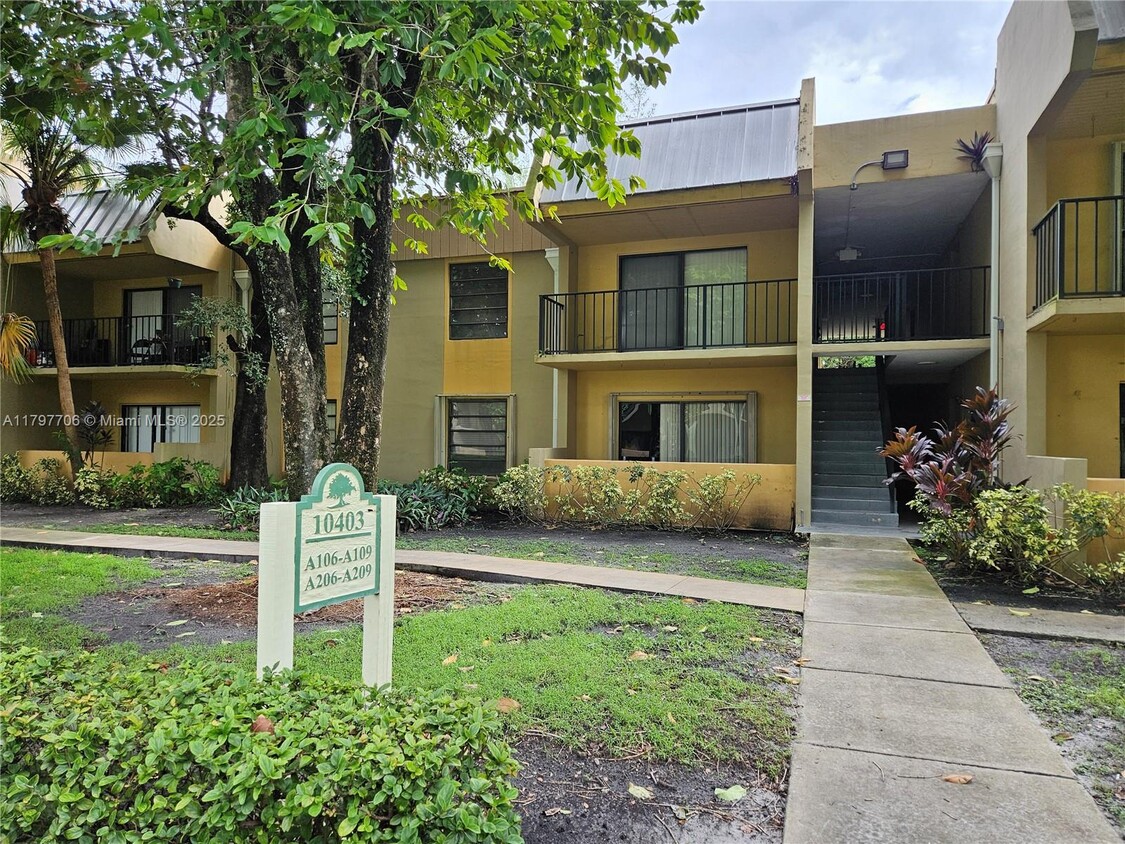 Foto principal - 10403 N Kendall Dr