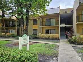 Building Photo - 10403 N Kendall Dr