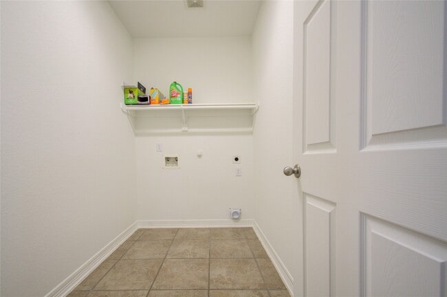 Building Photo - 18103 Double Bay Rd