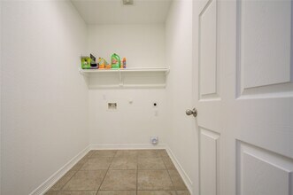 Building Photo - 18103 Double Bay Rd