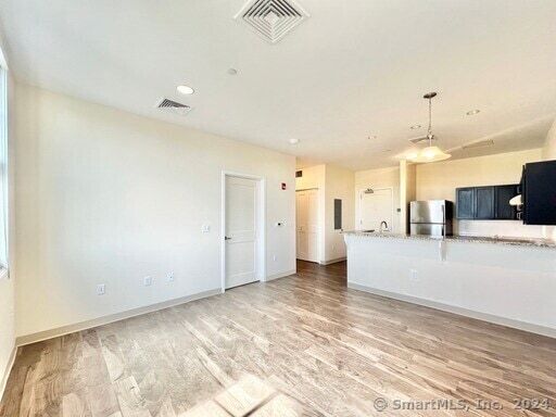 Foto del edificio - 215 Stillwater Ave