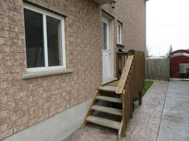 Private side entrance - 235 Deerpath Dr