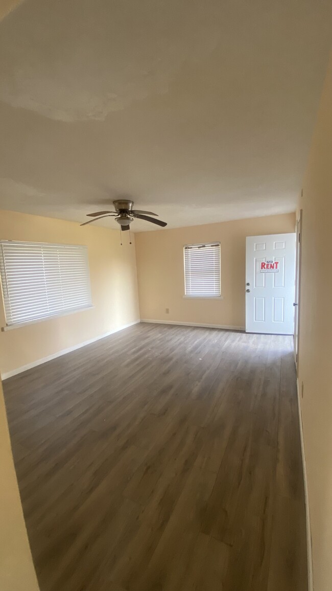 Foto del edificio - 655-655 S Wheatland Ave