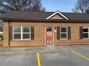 Building Photo - 404 Cedar Ln