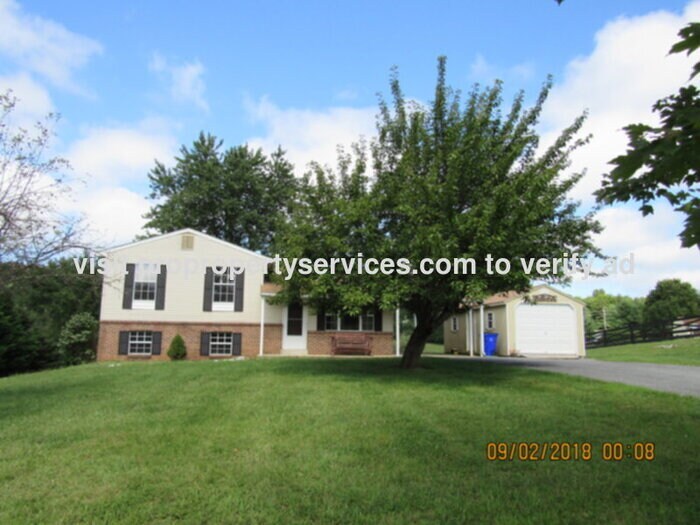 Primary Photo - Country Living With City Conveniences