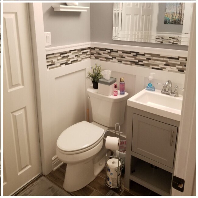 Cuarto de baño en el piso principal - 5200 Hilltop Dr