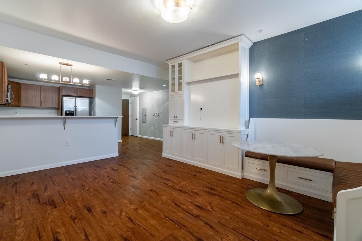 Primary Photo - 305 Whiton St