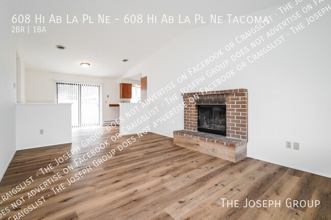 Building Photo - 608 Hi-Ab-La Pl NE