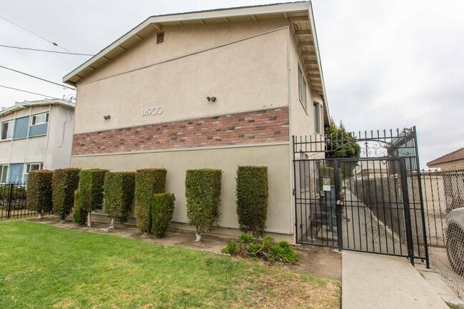 Foto del edificio - 14900-14902 Chadron Ave