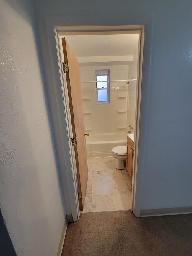 Interior Photo - Carol Shamrock Apartments