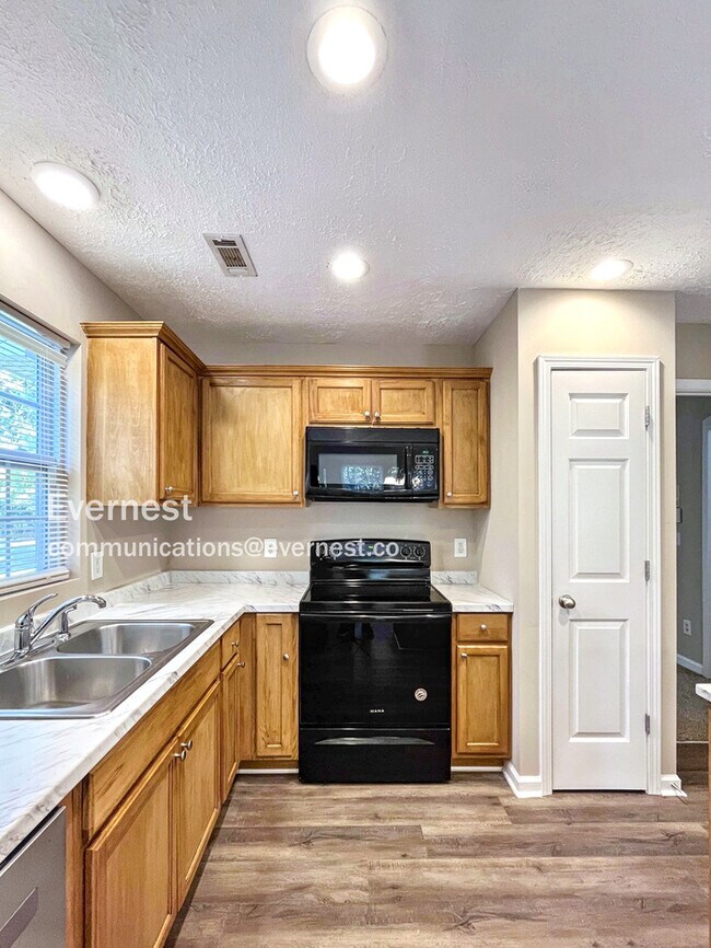 Foto del edificio - 5005 Cobblestone Creek Dr