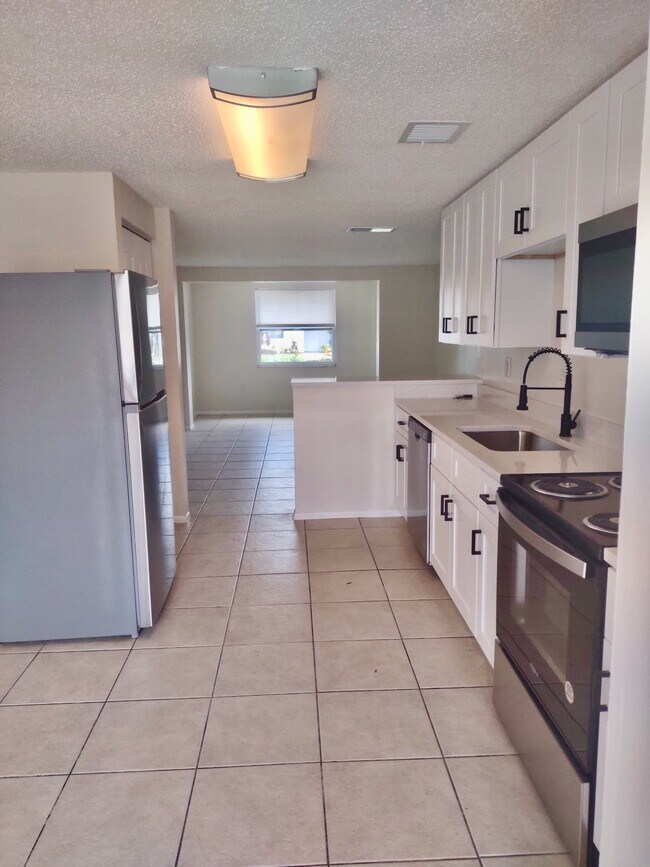 Foto del edificio - 4109 79th St W