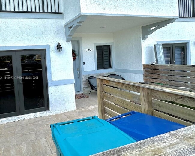 Foto del edificio - 13356 Tropical Ave