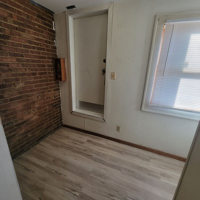 Building Photo - 1023 Pierce St