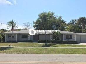 Building Photo - 2217 16th Ave W
