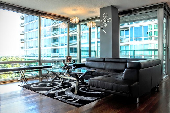 Foto del edificio - 9715 Woods Dr