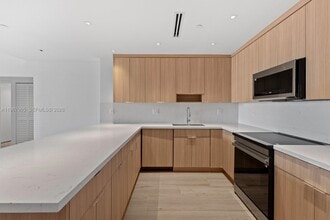 Building Photo - 251 Crandon Blvd