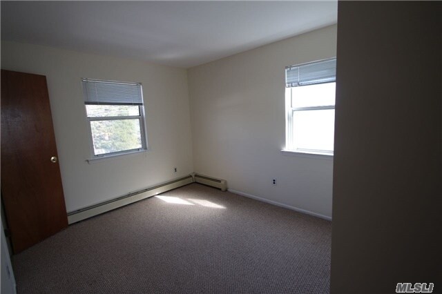 Building Photo - 313 Oak Neck Rd