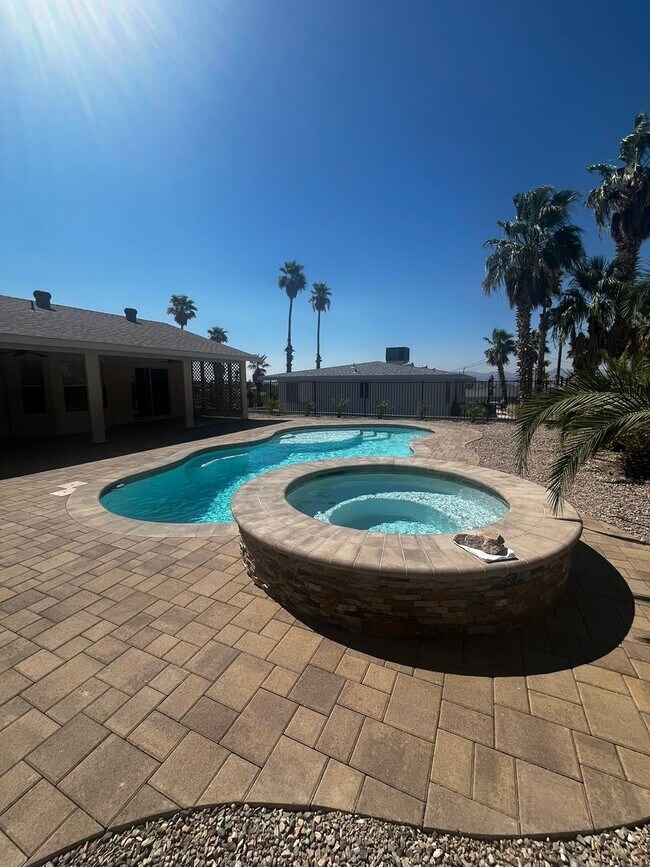 Foto del edificio - 3 Bedroom - 2 Bath - POOL HOME