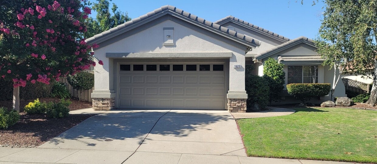 Primary Photo - DEL WEBB 55+ Home For Rent!