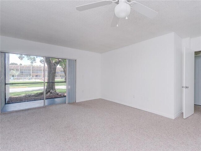 Foto del edificio - 701 N Pine Island Rd