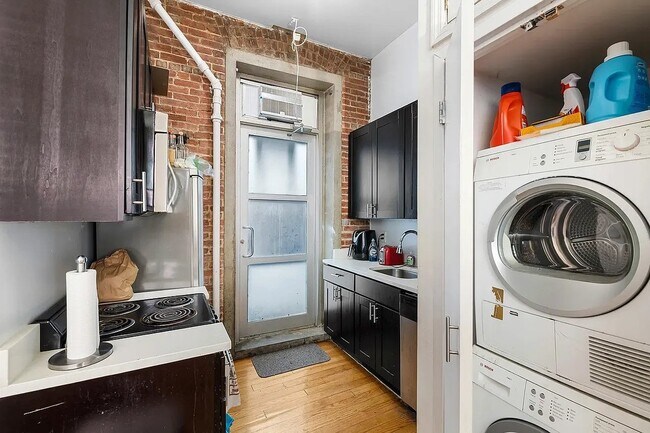 Foto del edificio - 220 Sullivan St