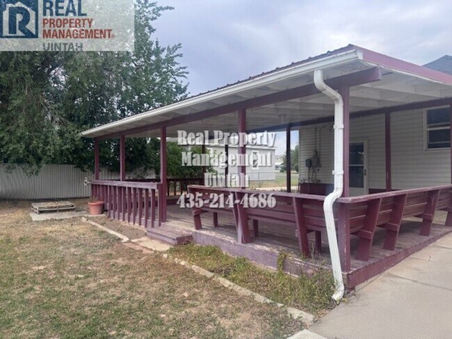 Foto del edificio - RENT AND DEPOSIT HAS BEEN REDUCED!! 4 bedr...