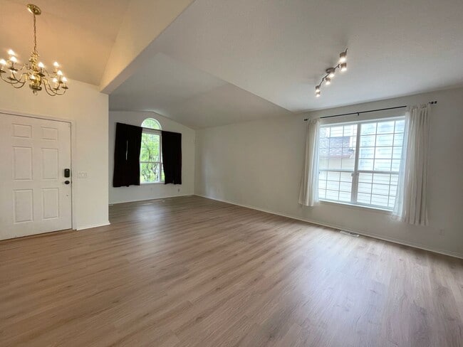 Foto del edificio - Fantastic Bethany Home with Attached Garag...