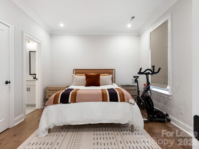 Foto del edificio - 2555 Deacon Ave