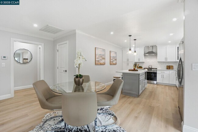 Foto del edificio - 289 Sierra Dr