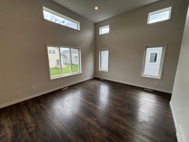 Building Photo - Beautifully Maintained 3-Bed, 3-Bath Split...