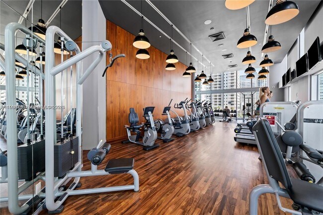 Foto del edificio - 1300 Brickell Bay Dr
