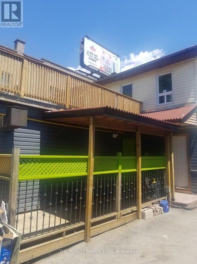 Building Photo - 430 Simcoe St S