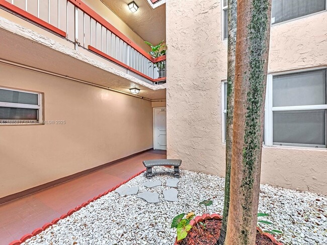 Foto del edificio - 9451 Evergreen Pl