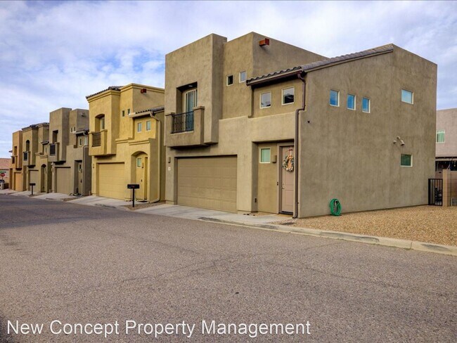 Building Photo - 3 br, 2.5 bath House - 241 E. Imperial Ct