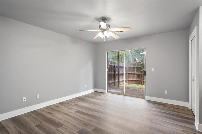Foto del edificio - 13420 Lyndhurst St