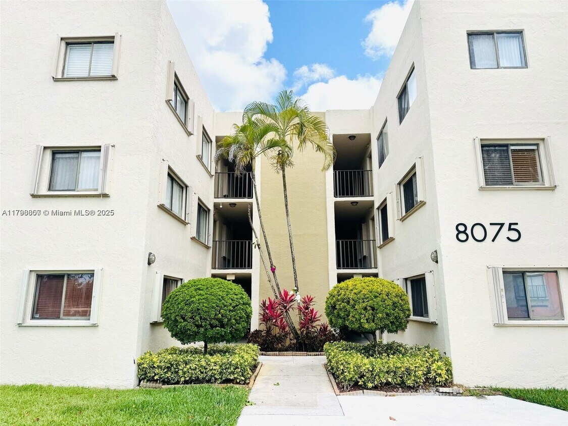 Foto principal - 8075 SW 107th Ave
