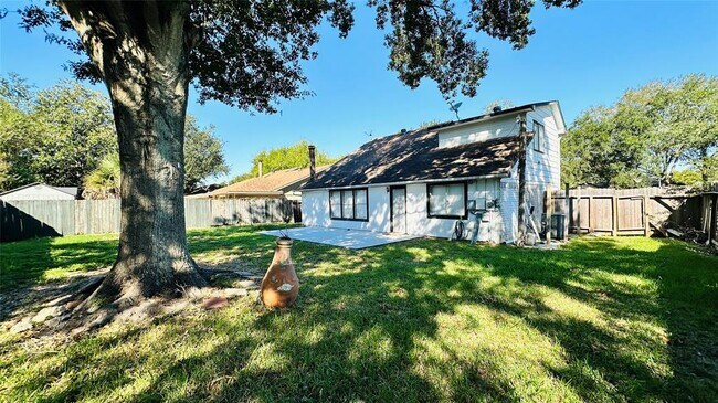 Building Photo - 13914 Stately Ave